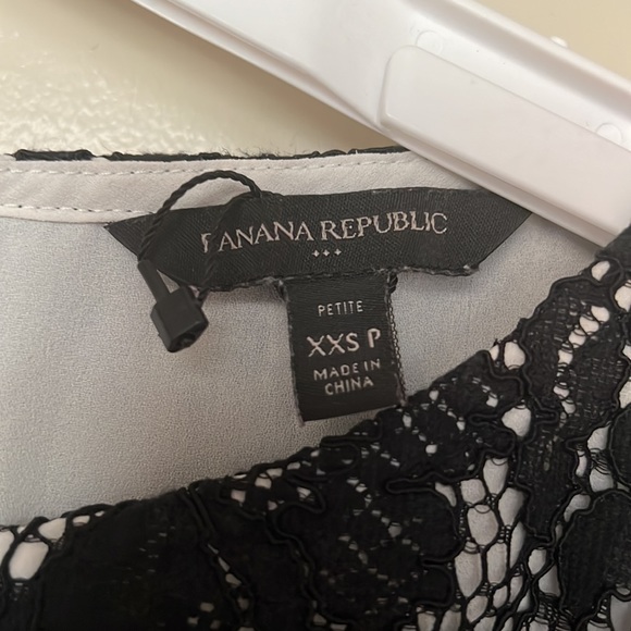 Banana Republic XXS petite black lace dress shirt with white lining - Picture 3 of 5